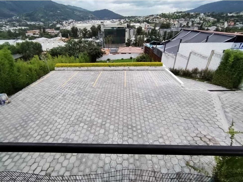 Local Comercial, Sector Cumbayá, con 200M2 y 30 Parqueaderos - 6