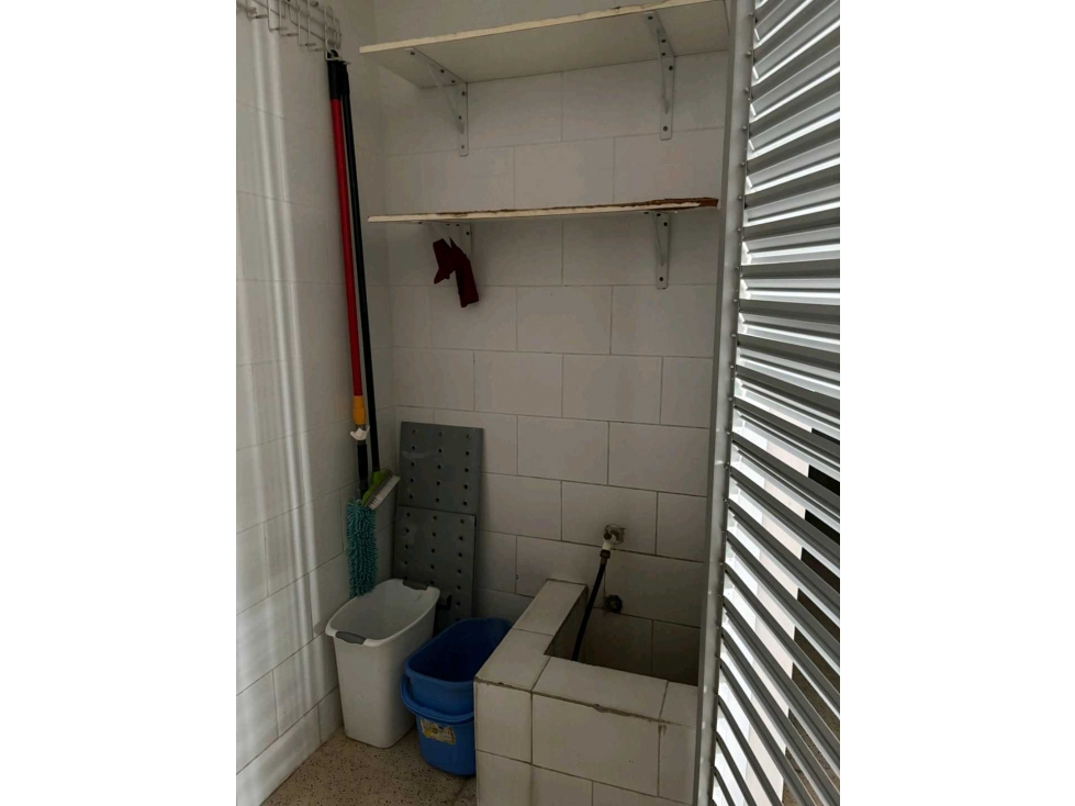 LOCAL COMERCIAL EN OBARRIO DE 170M2 CON MEZZANINE — foto 3