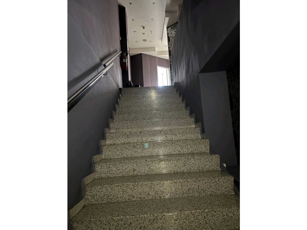 LOCAL COMERCIAL EN OBARRIO DE 170M2 CON MEZZANINE — foto 5