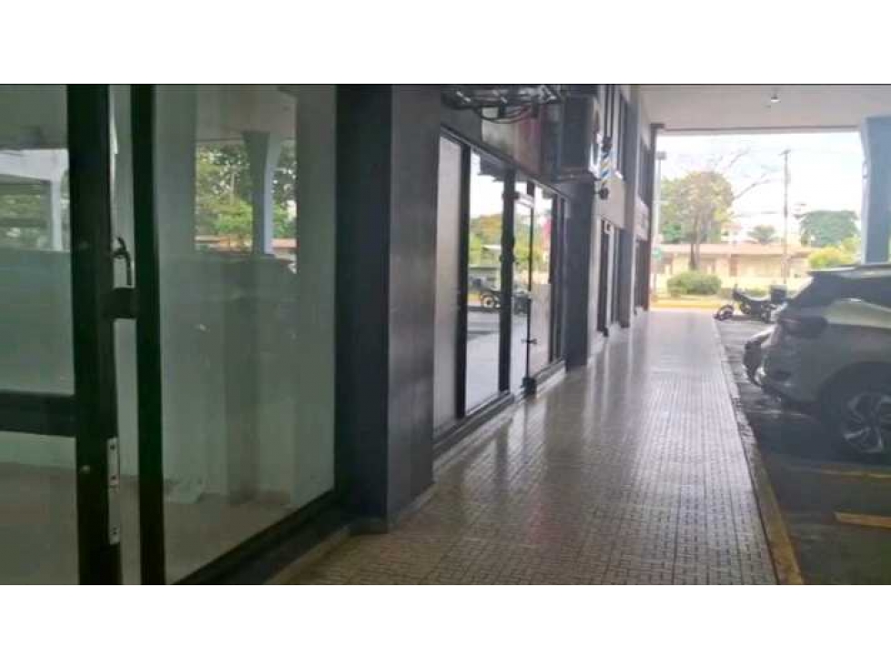 LOCAL COMERCIAL EN PLAZA AGORA CHANIS 369M2 — foto 5