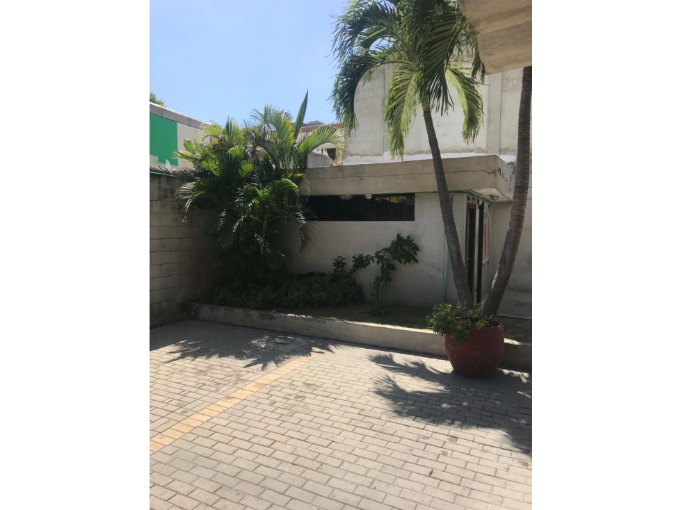 LOCAL CON OFICINAS EN ARRIENDO SECTOR COMERCIAL