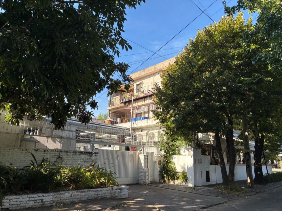 LOCALES CON VIVIENDA IMPORTANTE ESQUINA LOMAS DE SAN ISIDRO - 2