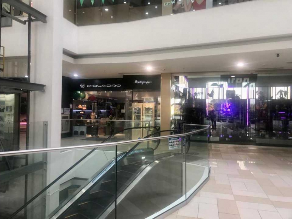 LOCAL DE ATRIO MALL EN VENTA MUY POR DEBAJO DEL AVALUO - 4