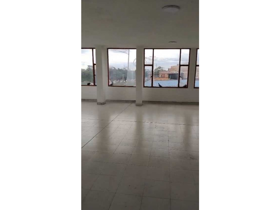 LOCAL EN ARRIENDO 270 M² ESQUINERO