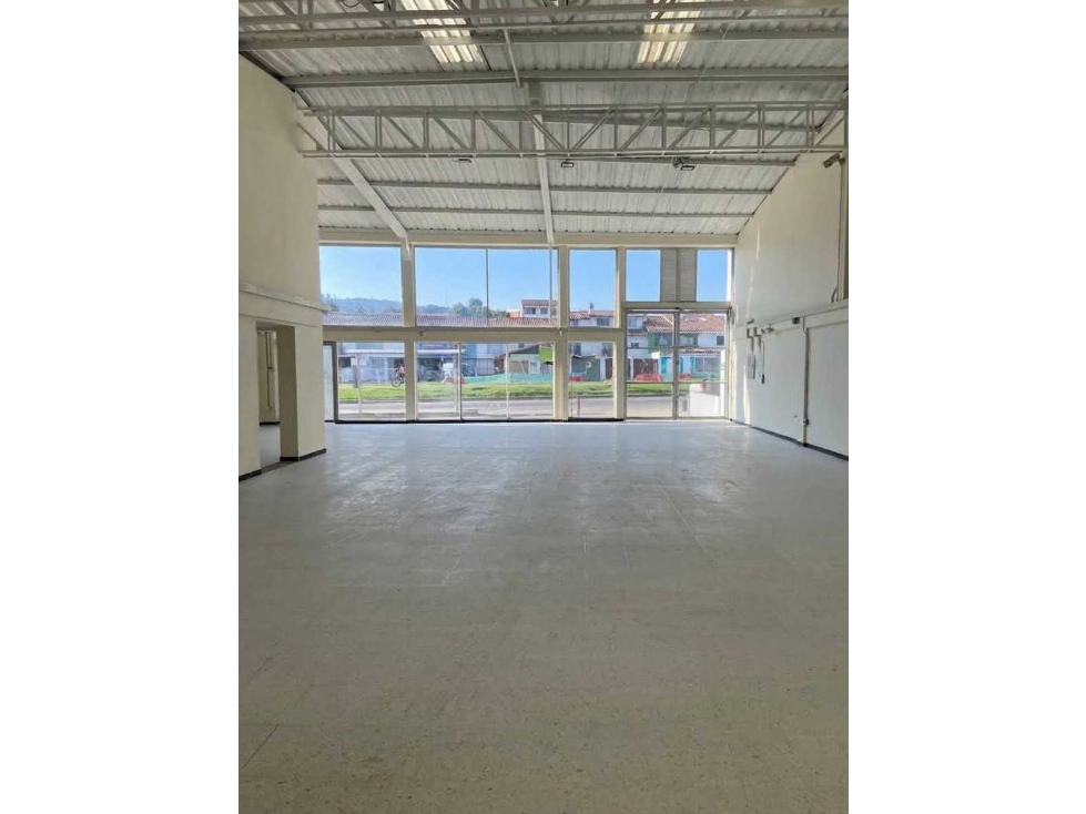 LOCAL EN ARRIENDO 340M²