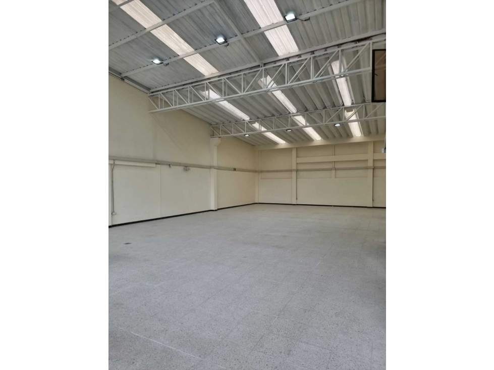 LOCAL EN ARRIENDO 340M² — foto 2