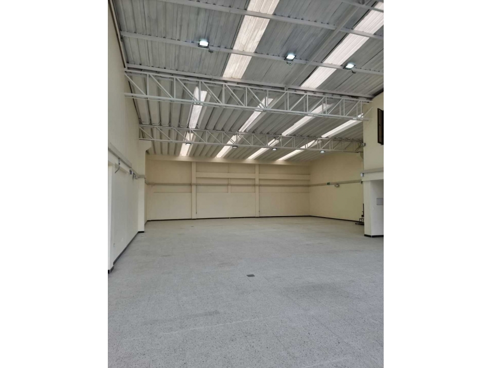 LOCAL EN ARRIENDO 340M² — foto 3