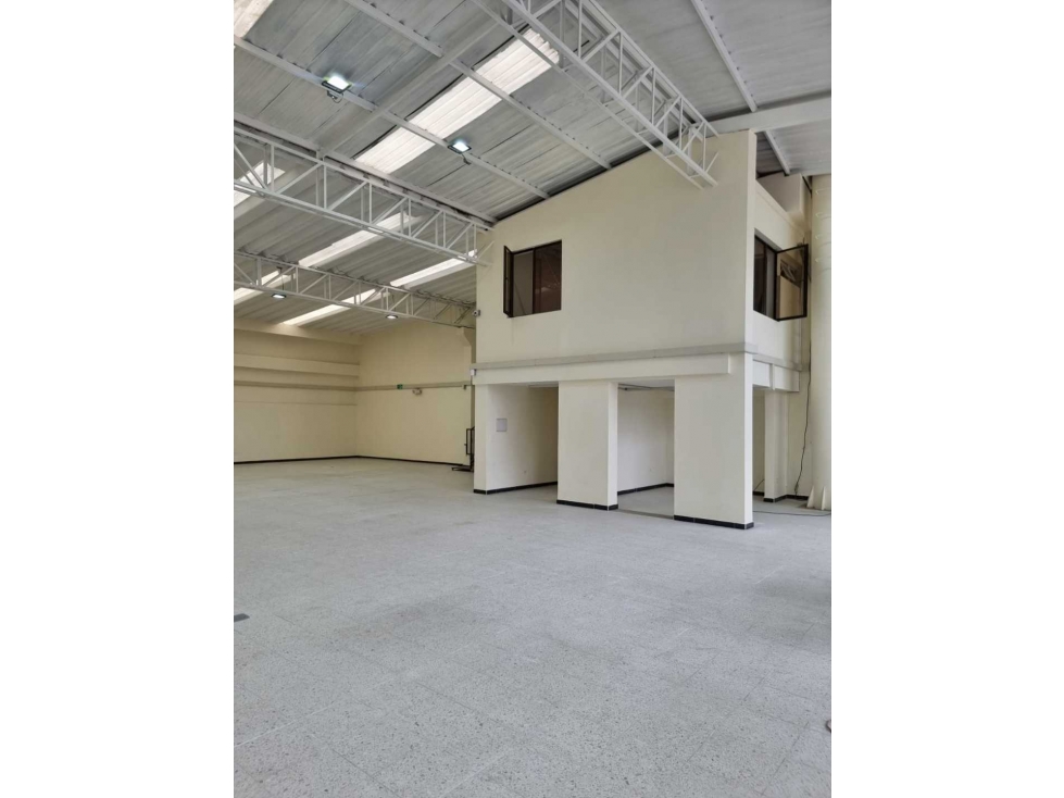 LOCAL EN ARRIENDO 340M² — foto 4