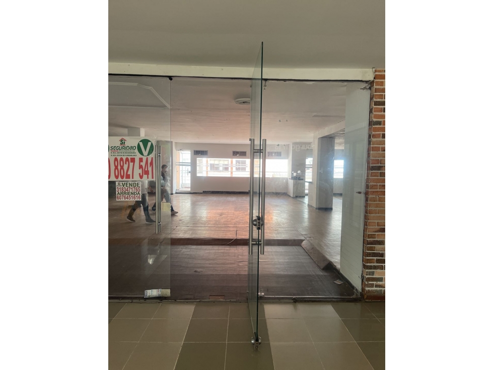 LOCAL EN ARRIENDO / CC CUARTA ETAPA CABECERA BUCARAMANGA - 2