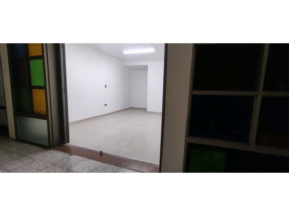 Oficina en arriendo centro Envigado - 2