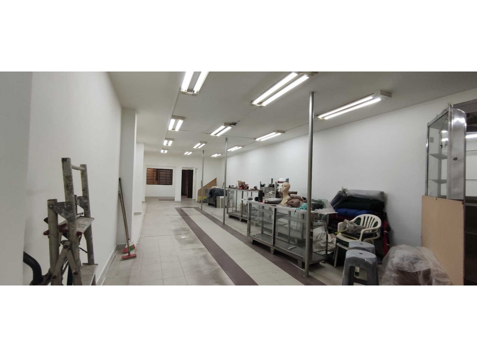 LOCAL EN ARRIENDO CENTRO ENVIGADO ( FUNCIONABA ALMACEN GLORIA ) — foto 3