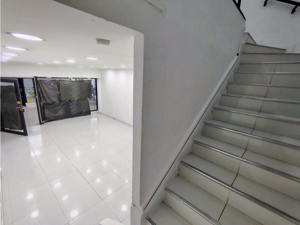 Local en arriendo de 3 niveles | Oportunidad única en centro comercial — foto 5