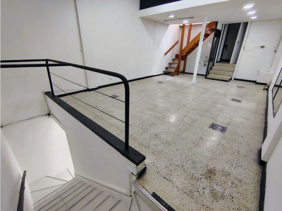 Local en arriendo de 3 niveles | Oportunidad única en centro comercial — foto 6