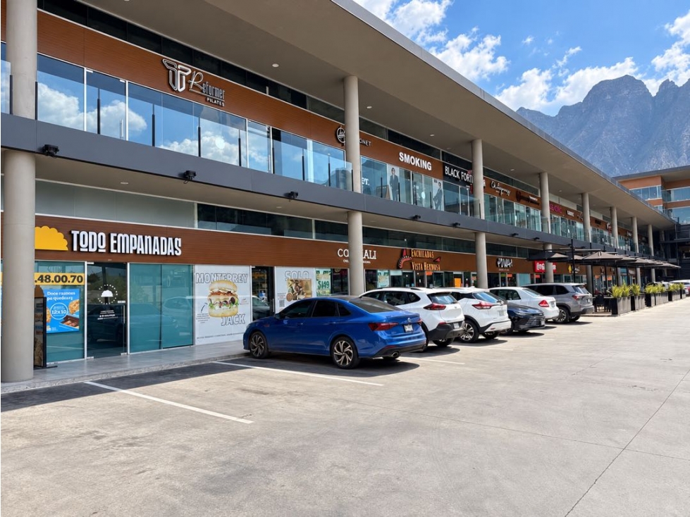 Local en PB, Plaza Comercial, Zona Cumbres, Monterrey