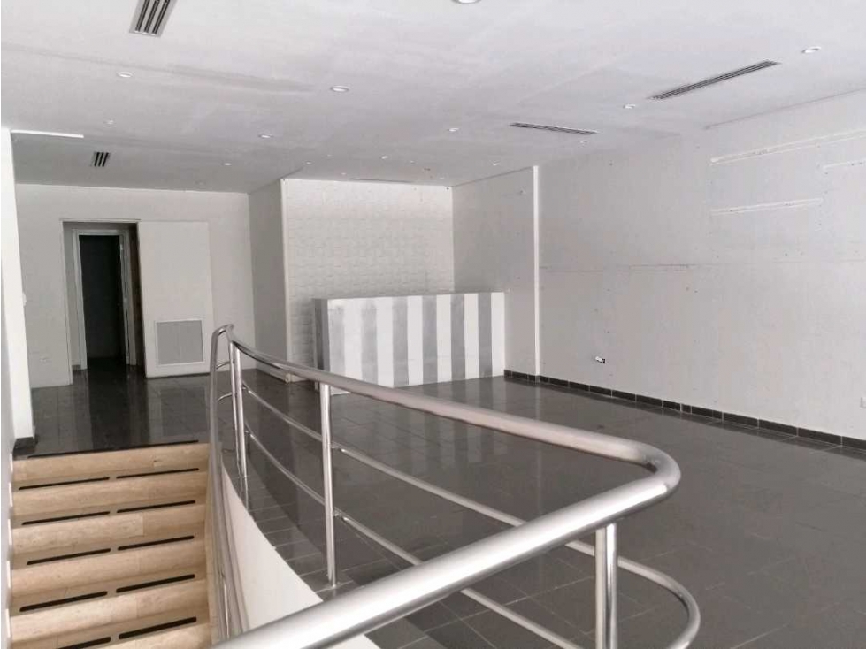 LOCAL EN OBARRIO PLANTA BAJA CON MEZZANINE 196M2 SIN DIVISIONES — foto 3