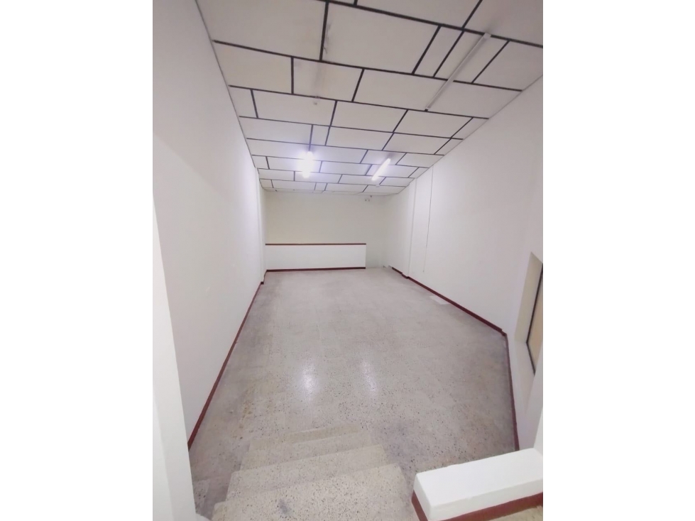 LOCAL EN VENTA EN TODA LA AV. ORIENTAL | 71 M² | $390 MILLONES — foto 3