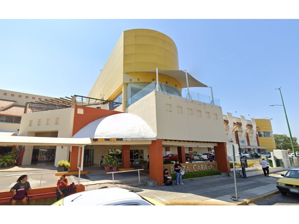 Oportunidad Comercial en Plaza Caracol, Puerto Vallarta | 146m² - 1