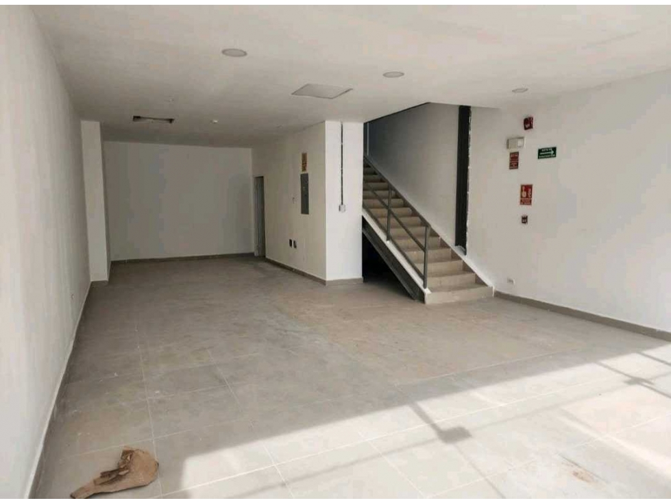 LOCAL COMERCIAL EN VIA PORRA CITY PLAZA 124M2 UBICACION PRIVILEGIADA — foto 5