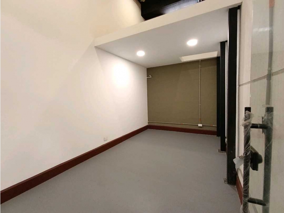 LOCAL GIRON COLONIAL - 6
