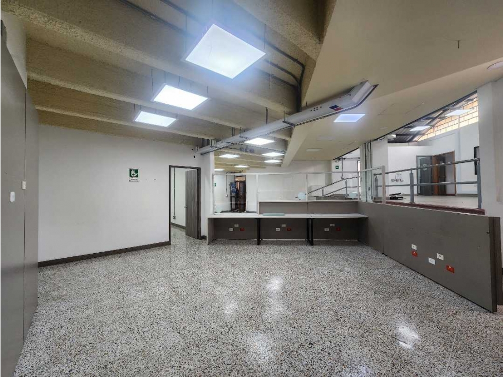 Local Oficina DOBLE en Arriendo Parque de Envigado - 5