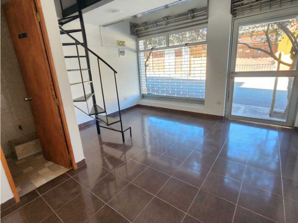 Local para la venta con manzarda - 2