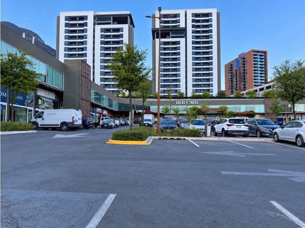 Local PB, en Plaza Comercial, Colinas de San Jeronimo, Monterrey NL