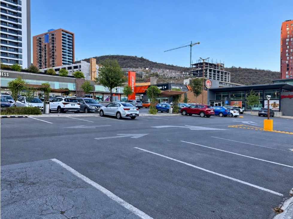 Local PB, en Plaza Comercial, Colinas de San Jeronimo, Monterrey NL — foto 3