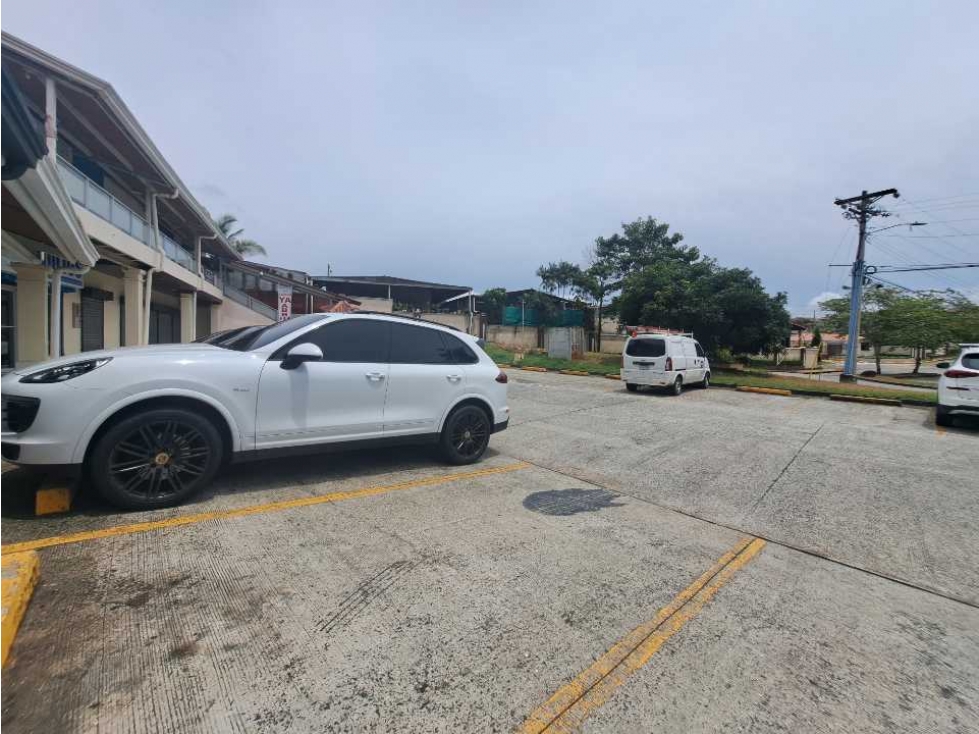 ALQUILO LOCAL BRISAS DEL GOLF PLANTA BAJA PLAZA COMERCIAL — foto 4