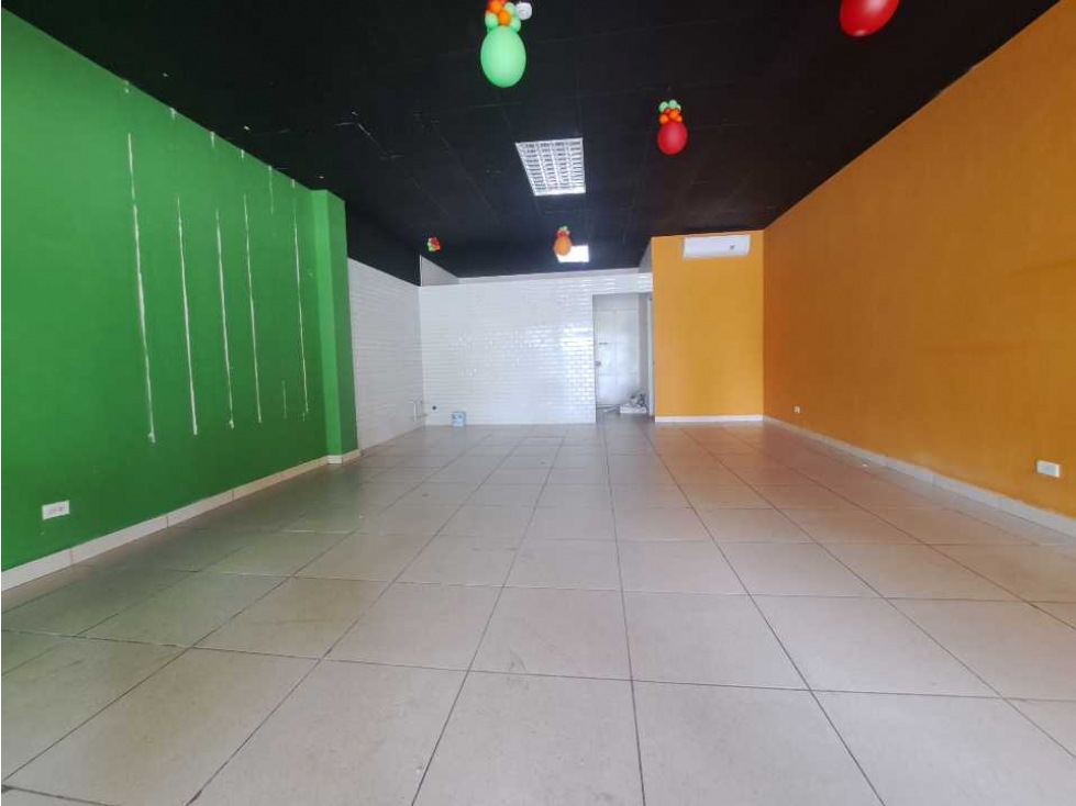ALQUILO LOCAL BRISAS DEL GOLF PLANTA BAJA PLAZA COMERCIAL — foto 2