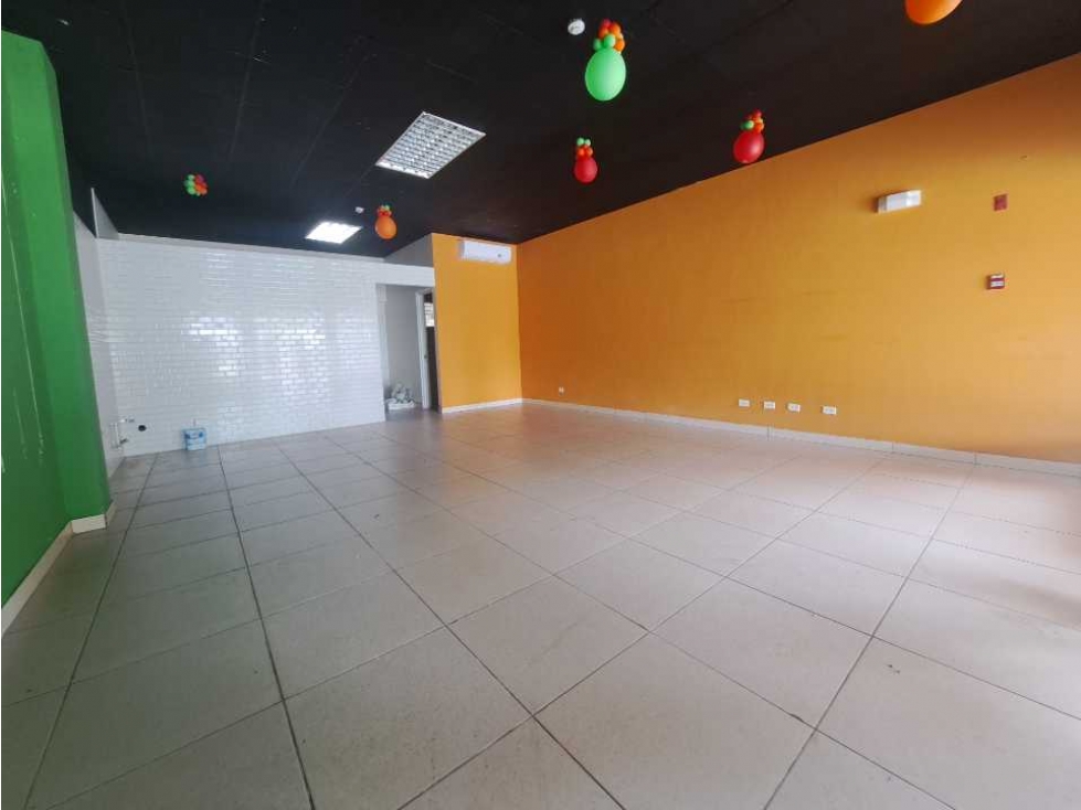 ALQUILO LOCAL BRISAS DEL GOLF PLANTA BAJA PLAZA COMERCIAL — foto 3