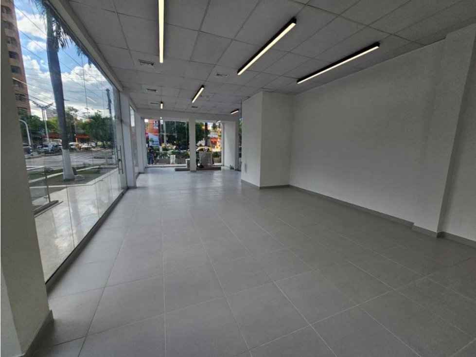 Exclusivo y amplio local en importante zona comercial al norte de BQ - 2