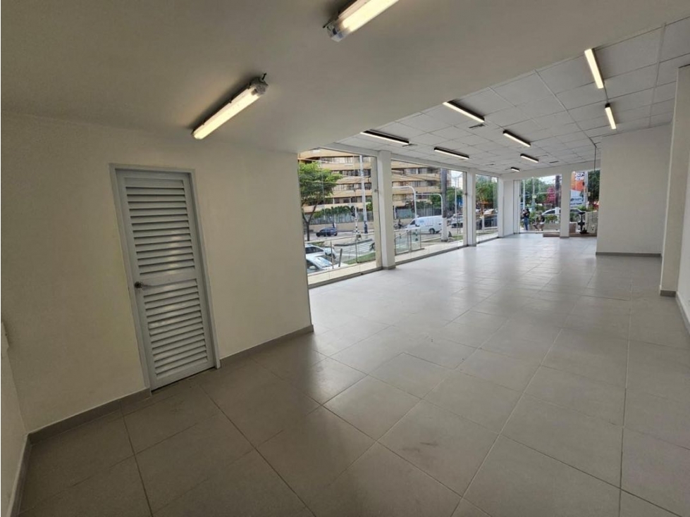 Exclusivo y amplio local en importante zona comercial al norte de BQ - 3