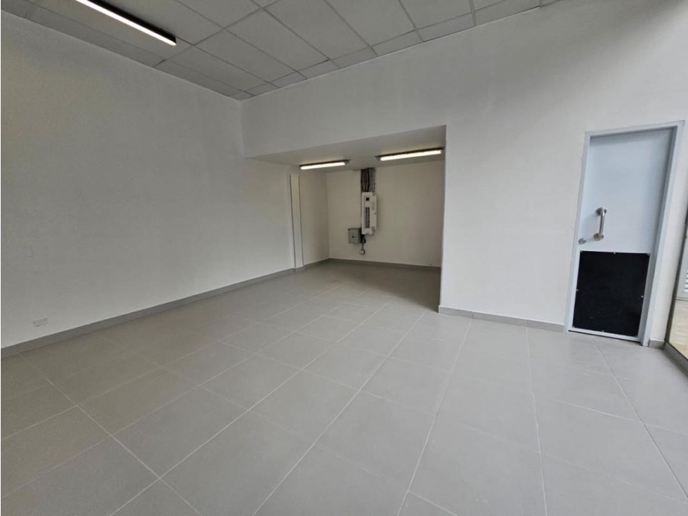 Exclusivo y amplio local en importante zona comercial al norte de BQ - 5