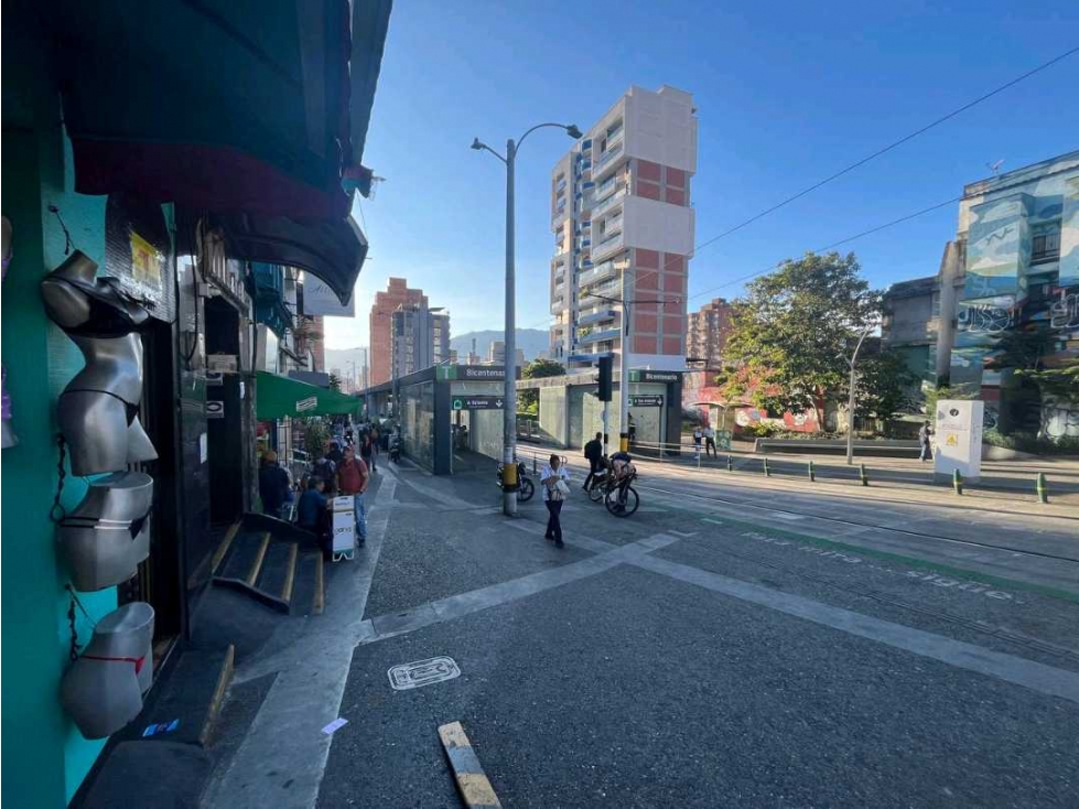 Local primer piso arriendo buenos aires parte baja al pie de tranvia — foto 2