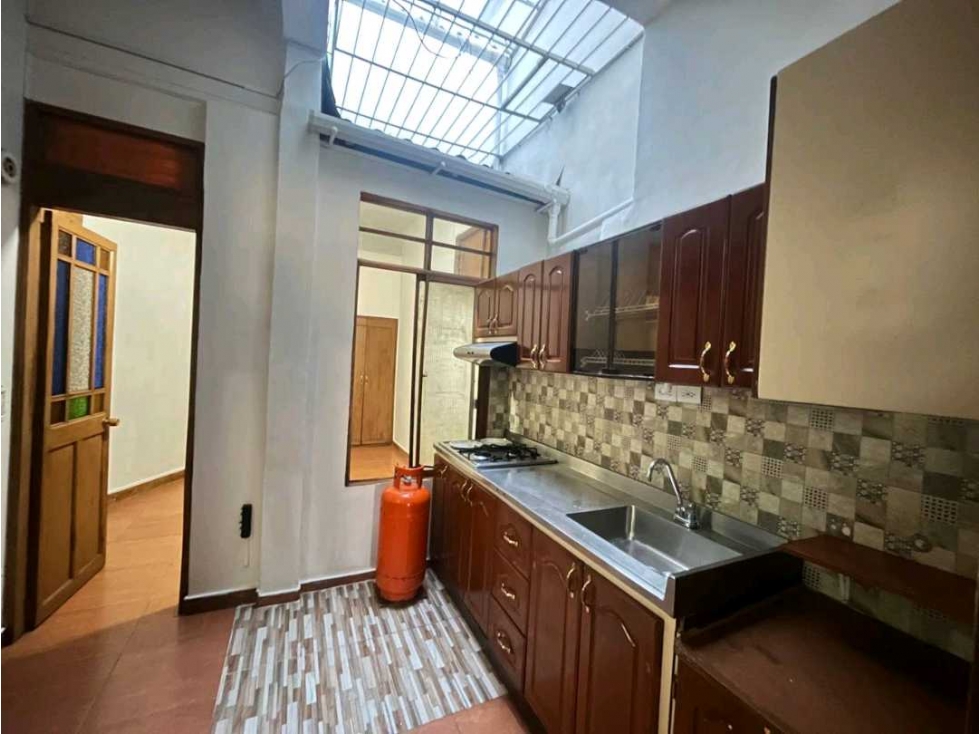 Local primer piso arriendo buenos aires parte baja al pie de tranvia — foto 5
