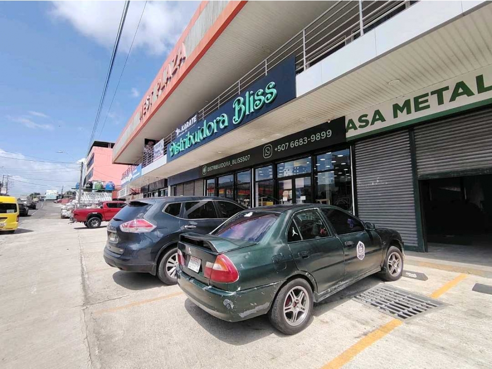 Locales comerciales de 100 y 500m2 en El Centro de La Chorrera (DR)