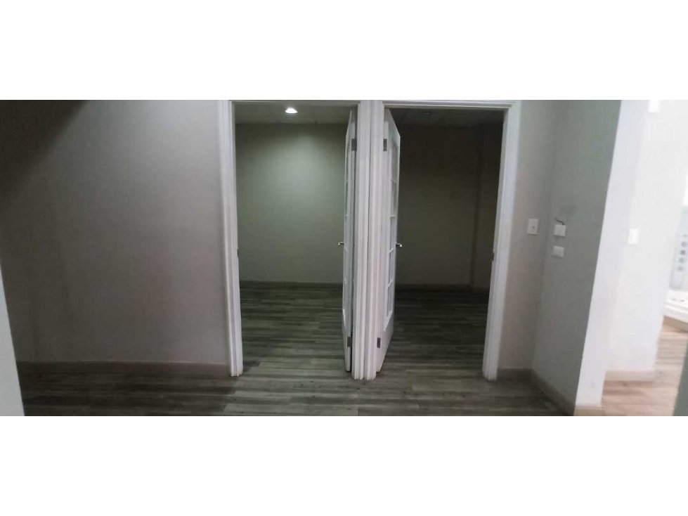 Locales Disponibles en mejor zona de Avenida Balboa — foto 5