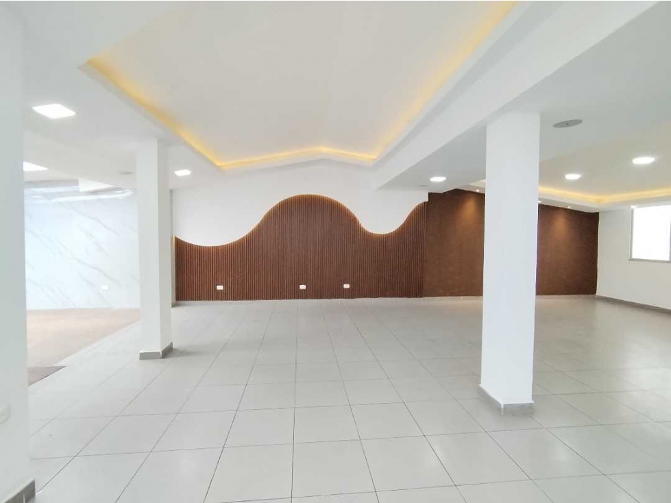 LOS GRANADOS, LOCAL EN RENTA CON 140M2, 2 BAÑOS - 6