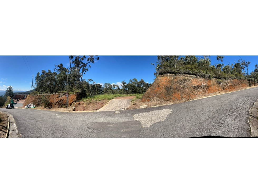 Venta de lote en urbanización completa. Altos del Escobero. Envigado.