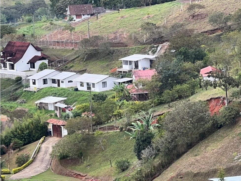 Lote Campestre con 3 casas construidas - 1