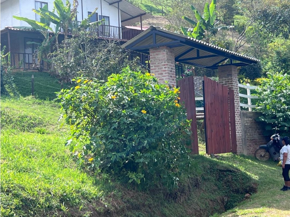 Lote Campestre con 3 casas construidas - 2