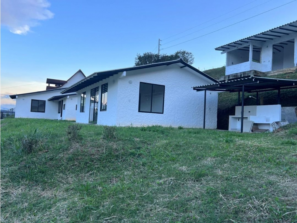 Lote Campestre con 3 casas construidas - 4