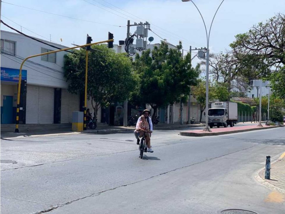 Lote comercial con 4 locales de 2 pisos avenida del ferrocarril — foto 2