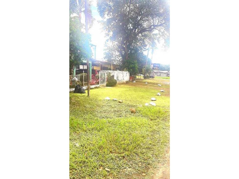 LOTE COMERCIAL CON CASA EN VENTA - 2