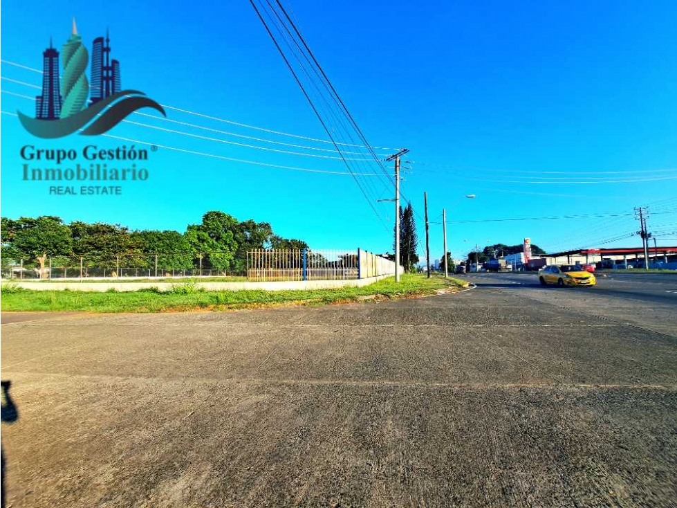LOTE COMERCIAL EN PANAMERICANA - 2