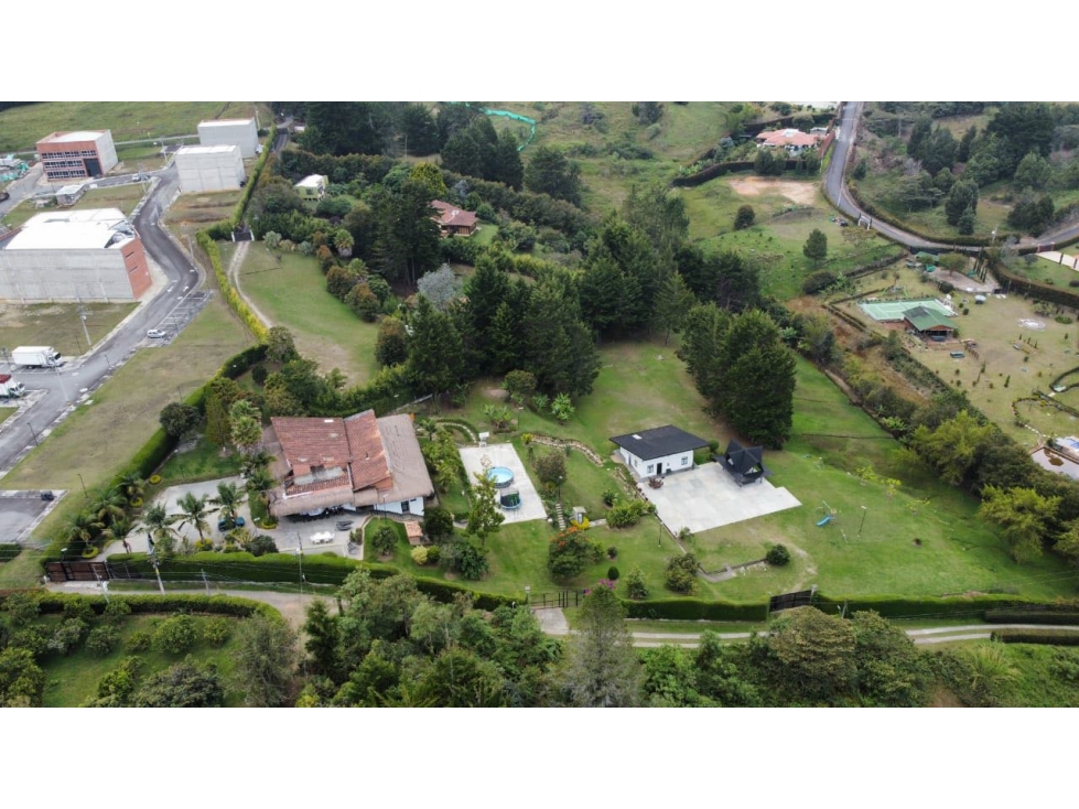 LOTE COMERCIAL EN VENTA SECTOR ENTRE EL TÚNEL Y EL AEROPUERTO JMC — foto 3