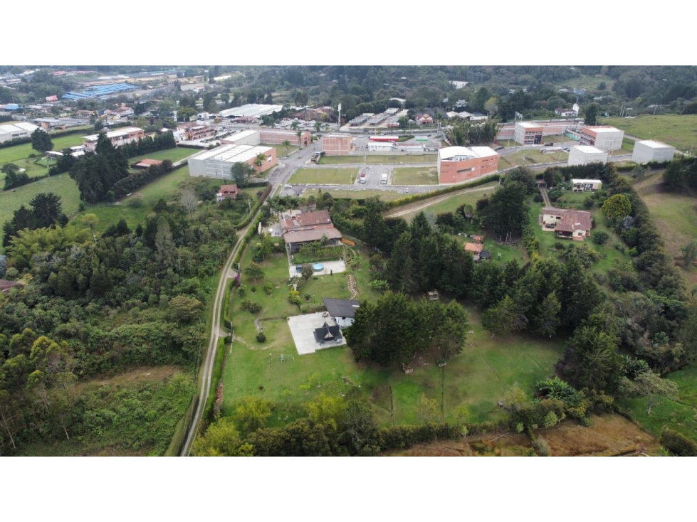 LOTE COMERCIAL EN VENTA SECTOR ENTRE EL TÚNEL Y EL AEROPUERTO JMC — foto 4