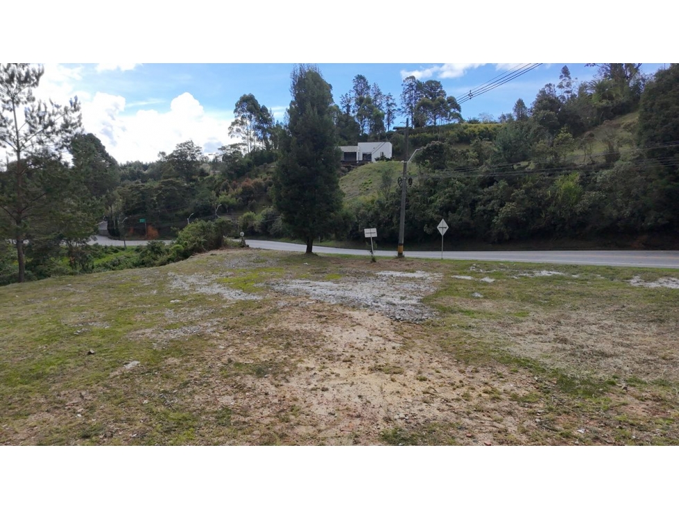 Venta de Lote Comercial Sobre Carretera Las Palmas Vía Principal