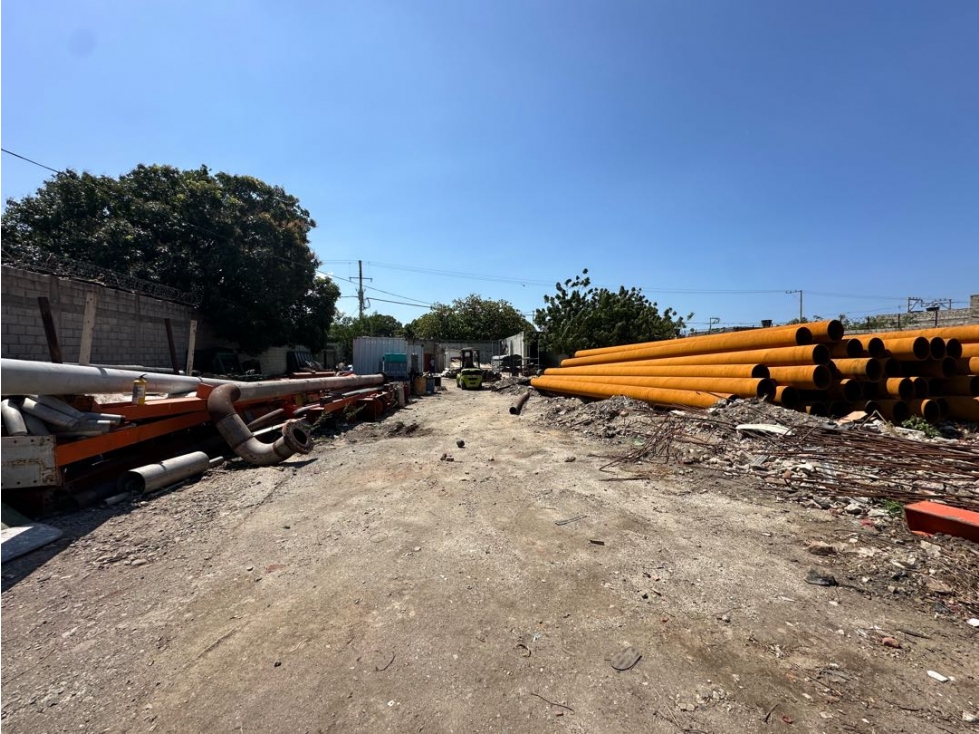 Lote comercial sobre vía alterna en venta