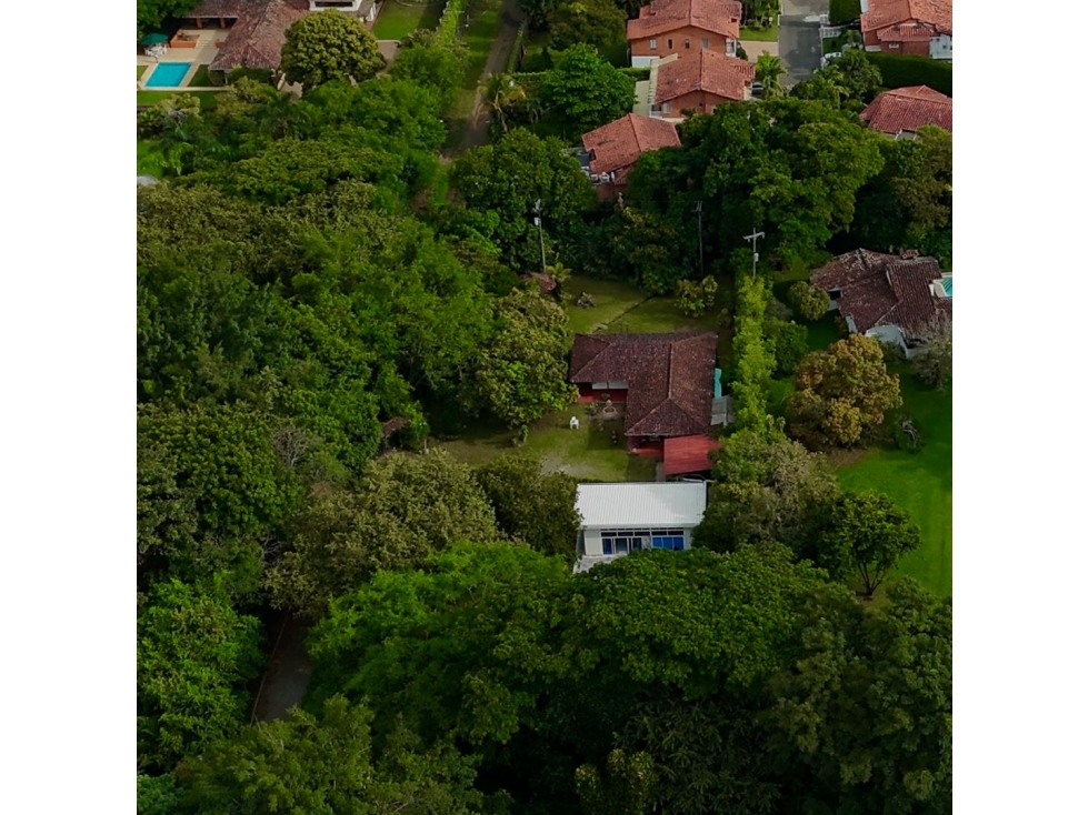 LOTE CON CASA Y ESTUDIO INDEPENDIENTE EN PANCE